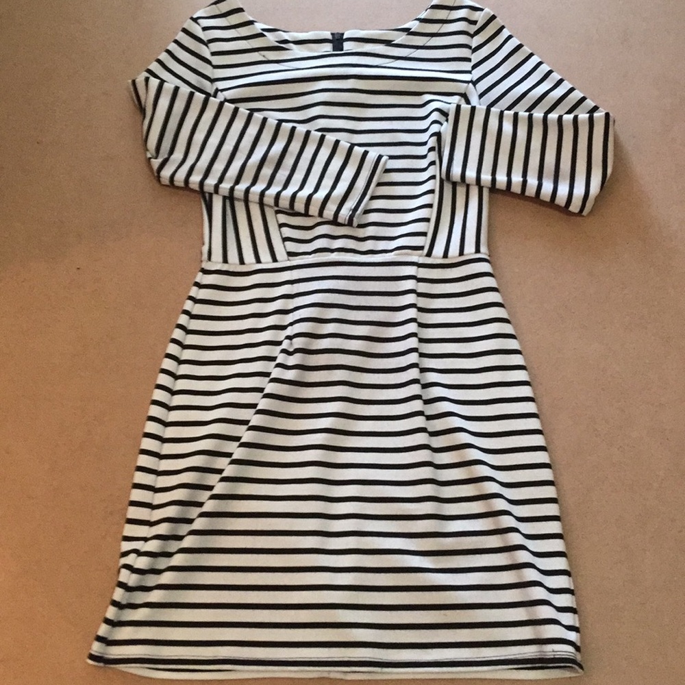 B&W 1/4 Sleeve Dress
